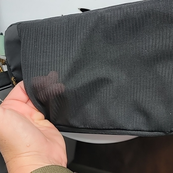 Chums Rover Crossbody - Picture 6 of 7